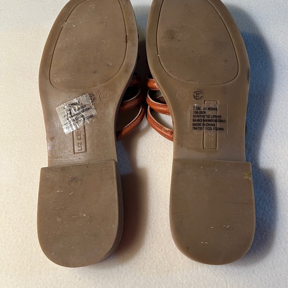 Liz Claiborne Brown Sandals with Intricate Leather Straps - Picture 2 of 3